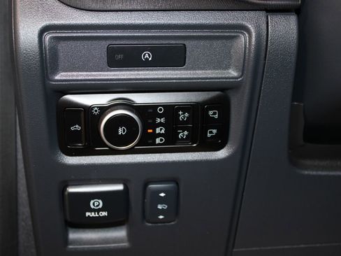 Used 2025 Ford F150 Platinum image 23