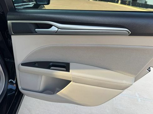 Used 2018 Ford Fusion SE w/ Fusion SE Technology Package FWD image 45