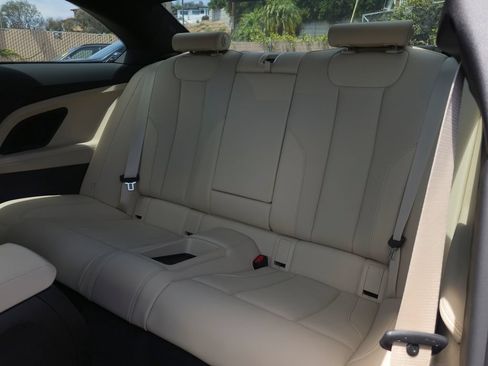 Used 2025 BMW 230i Coupe w/ M Sport Package RWD image 9
