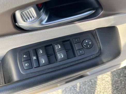 Used 2023 Chrysler Voyager LX image 18