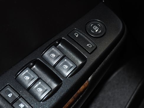 Used 2018 Chevrolet Tahoe LS AWD/4WD image 34