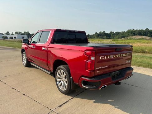 Used 2021 Chevrolet Silverado 1500 High Country w/ Technology Package AWD/4WD image 4