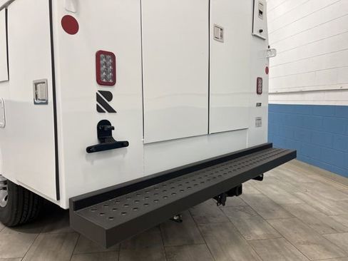 New 2025 Chevrolet Express 3500 Work Van w/ Power Convenience Package image 39