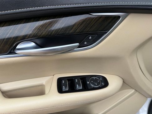 Used 2018 Cadillac XT5 FWD image 13