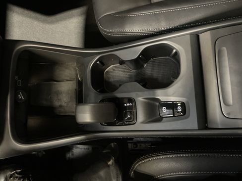 Used 2025 Volvo XC40 B5 Core image 35