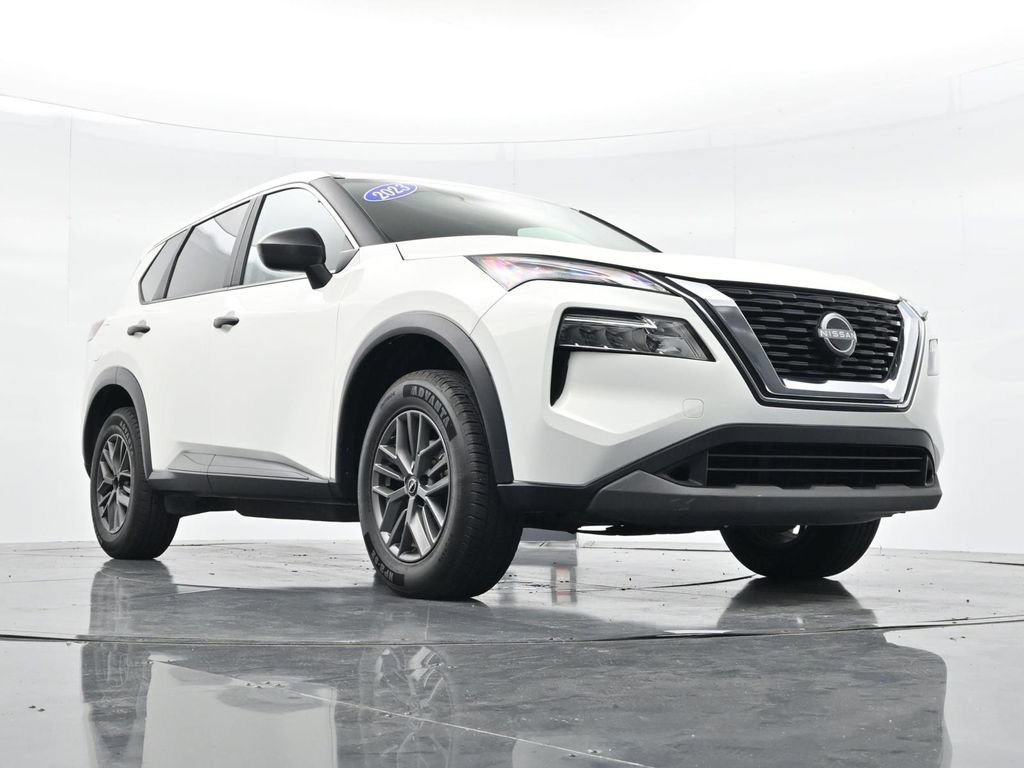 Used 2023 Nissan Rogue S FWD image 28