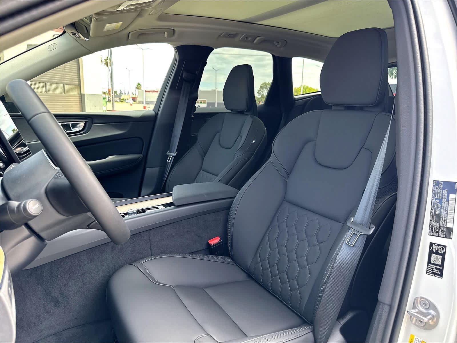 New 2026 Volvo XC60 T8 Plus w/ Climate Package PRO AWD/4WD image 11