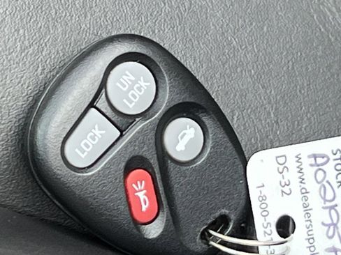 Used 2004 Chevrolet SSR w/ Preferred Equipment Group image 26