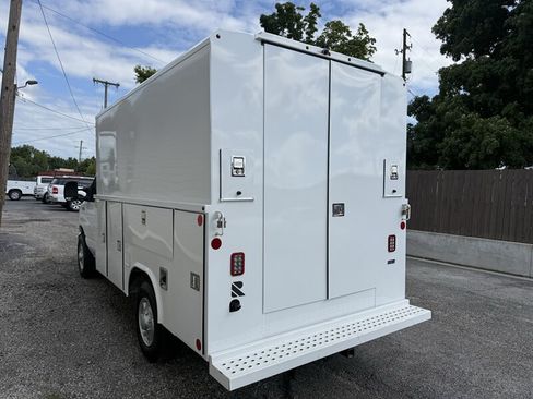 Used 2023 Ford E-350 and Econoline 350 Super Duty w/ Power Windows & Locks Group RWD image 17