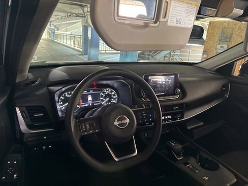 Used 2024 Nissan Rogue SV FWD image 7