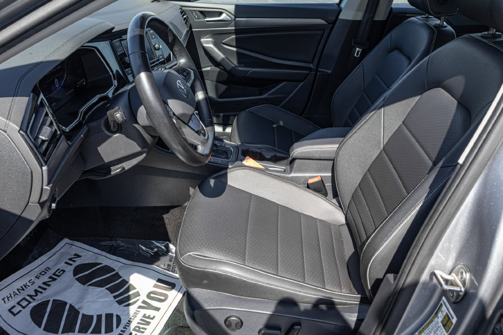 Certified 2024 Volkswagen Jetta SE FWD image 13