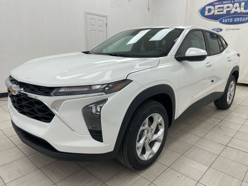 New 2026 Chevrolet Trax LS w/ LS Convenience Package FWD image 17