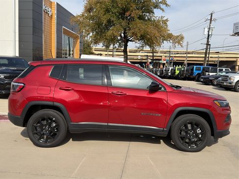 New 2026 Jeep Compass Latitude image 4