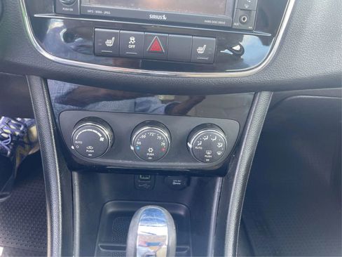 Used 2012 Chrysler 200 Limited FWD image 21
