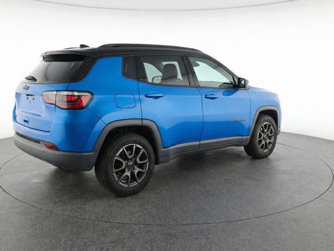 Used 2025 Jeep Compass Trailhawk AWD/4WD image 9