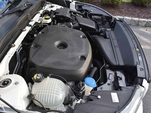 Used 2019 Volvo XC40 T5 R-Design AWD/4WD image 32