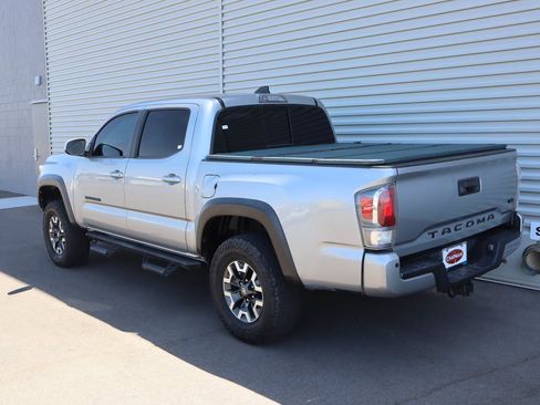 Used 2021 Toyota Tacoma TRD Off-Road w/ TRD Premium Off Road Package AWD/4WD image 3