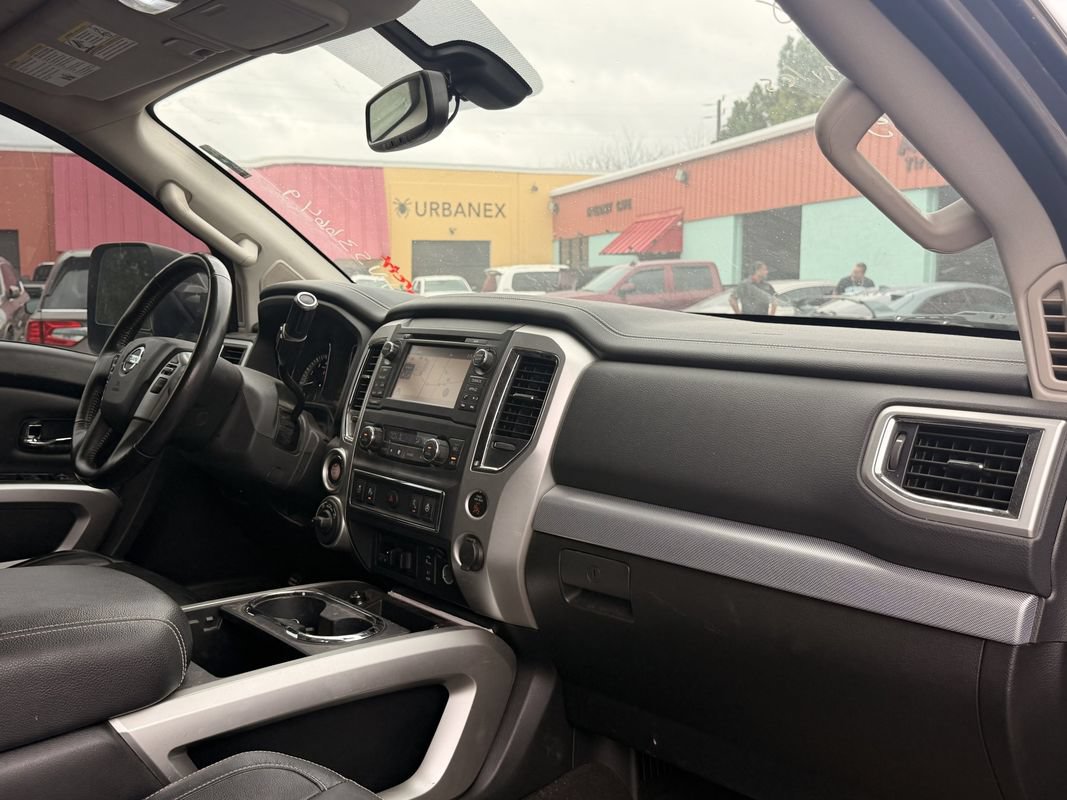Used 2018 Nissan Titan PRO-4X w/ Pro-4x Convenience Package AWD/4WD image 17