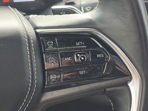 Used 2022 Jeep Grand Cherokee L Overland w/ Luxury Tech Group IV image 14