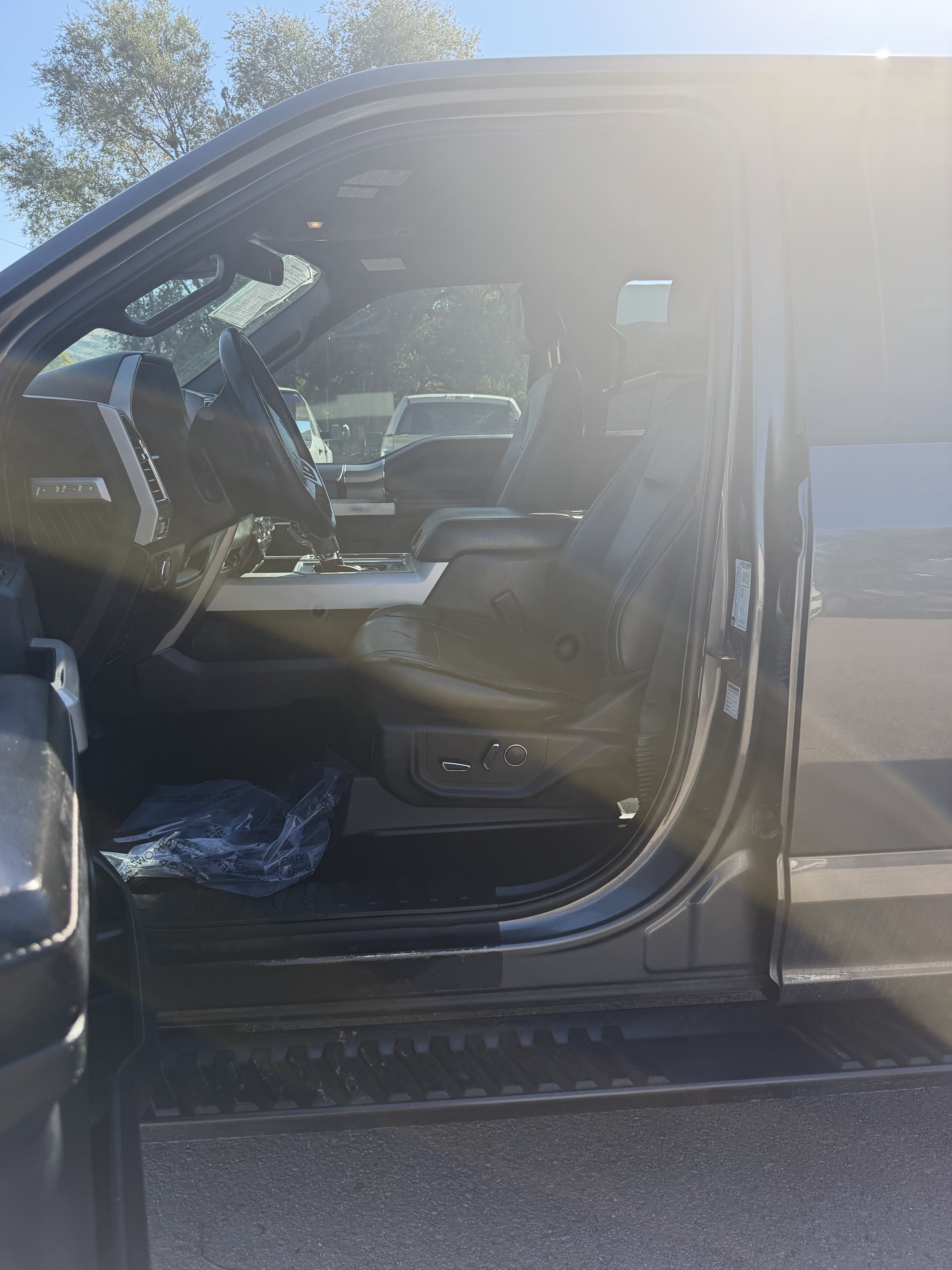 Used 2015 Ford F150 Lariat w/ Equipment Group 502A Luxury AWD/4WD image 17