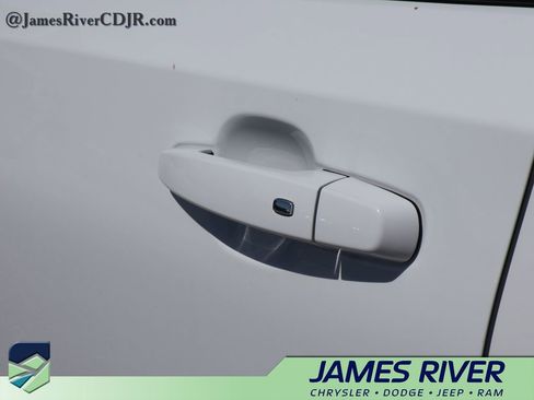 Used 2024 GMC Terrain SLE FWD image 19