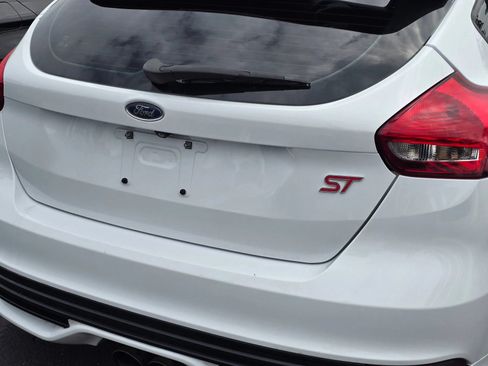 Used 2017 Ford Focus ST FWD image 11