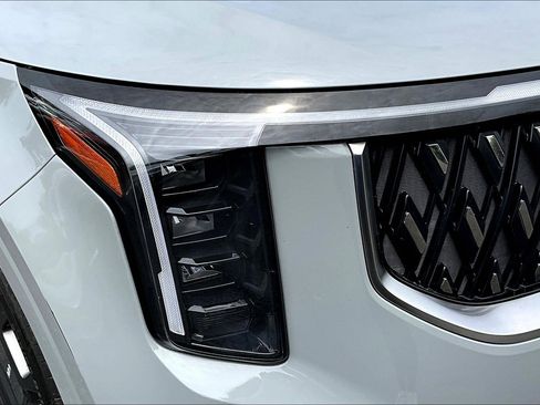 Certified 2025 Kia Carnival EX FWD image 27