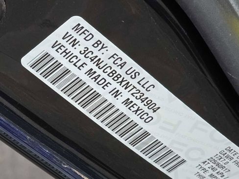 Used 2022 Jeep Compass Latitude image 25