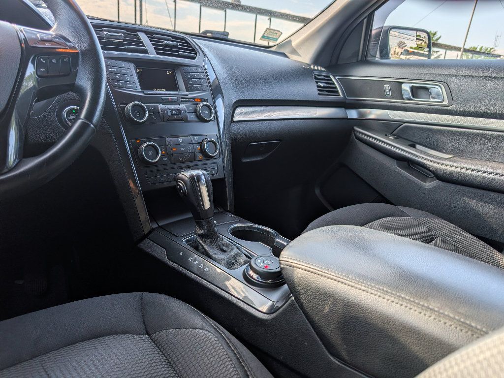 Used 2018 Ford Explorer XLT AWD/4WD image 24