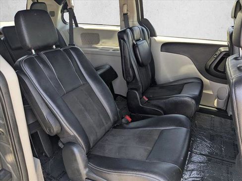 Used 2019 Dodge Grand Caravan SXT FWD image 19