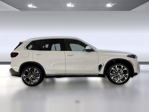 Used 2026 BMW X5 sDrive40i w/ Climate Comfort Package image 8