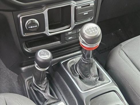 Used 2021 Jeep Gladiator Sport image 12