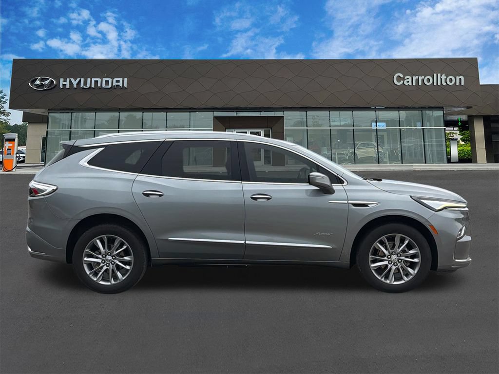 Used 2023 Buick Enclave Avenir w/ Avenir Technology Package FWD image 4
