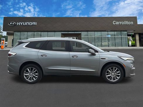 Used 2023 Buick Enclave Avenir w/ Avenir Technology Package FWD image 4