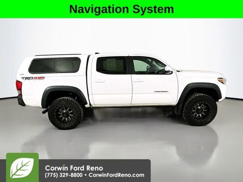 Used 2017 Toyota Tacoma TRD Off-Road image 8