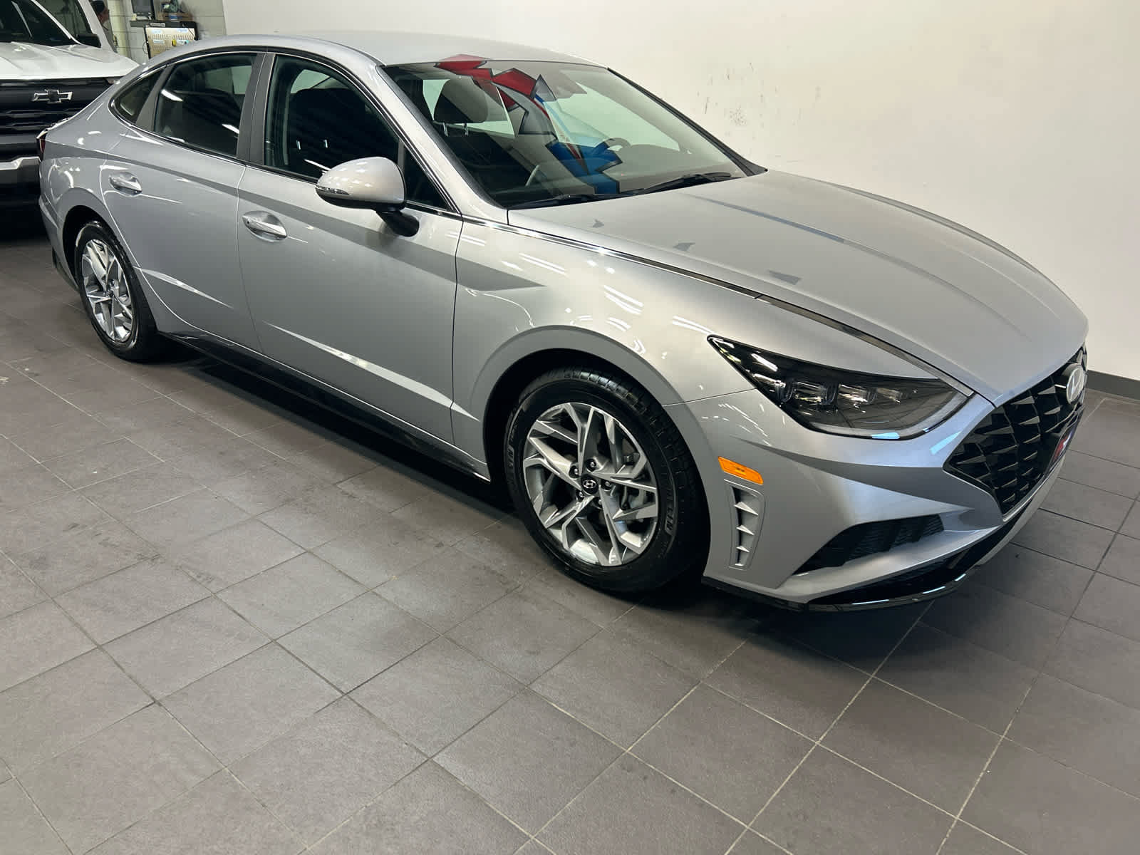 Used 2023 Hyundai Sonata SEL w/ Cargo Package FWD image 2