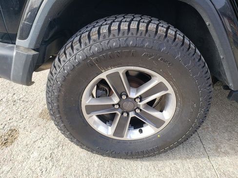 Used 2018 Jeep Wrangler Unlimited Sahara image 46