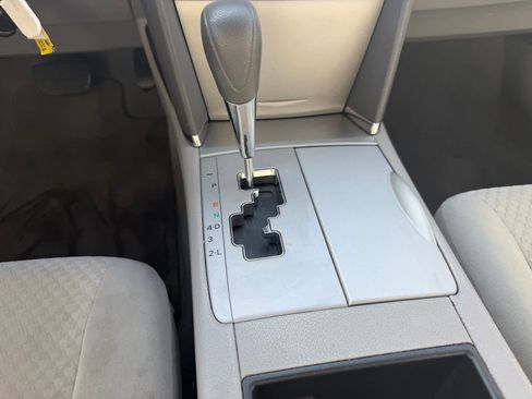 Used 2009 Toyota Camry LE FWD image 17