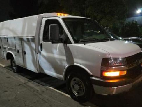 Used 2017 Chevrolet Express 3500 RWD image 1