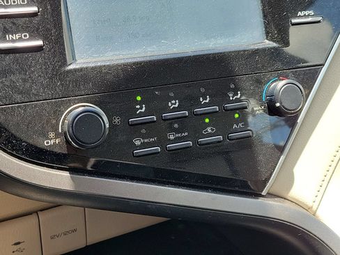 Used 2018 Toyota Camry LE FWD image 22