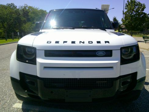 Used 2023 Land Rover Defender 130 X-Dynamic SE AWD/4WD image 2