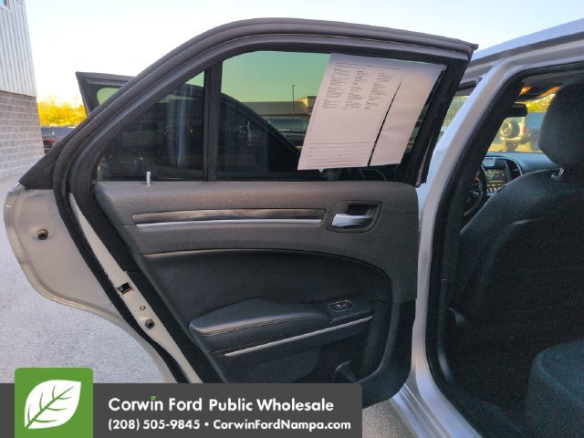 Used 2019 Chrysler 300 Touring RWD image 24