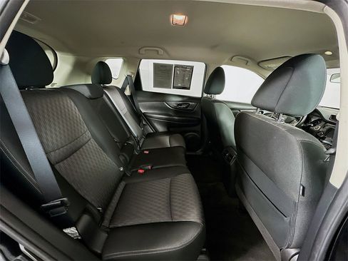 Used 2019 Nissan Rogue SV image 25