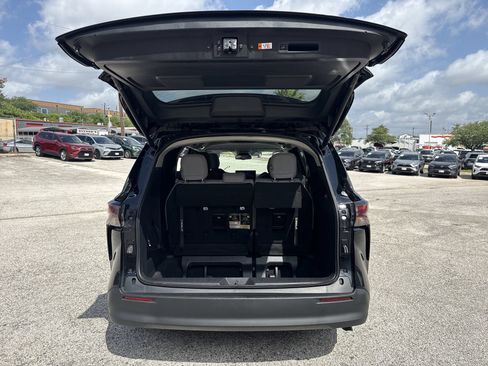 Certified 2026 Toyota Sienna LE FWD image 20