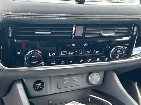 New 2025 Nissan Rogue SL w/ Tech Package image 25