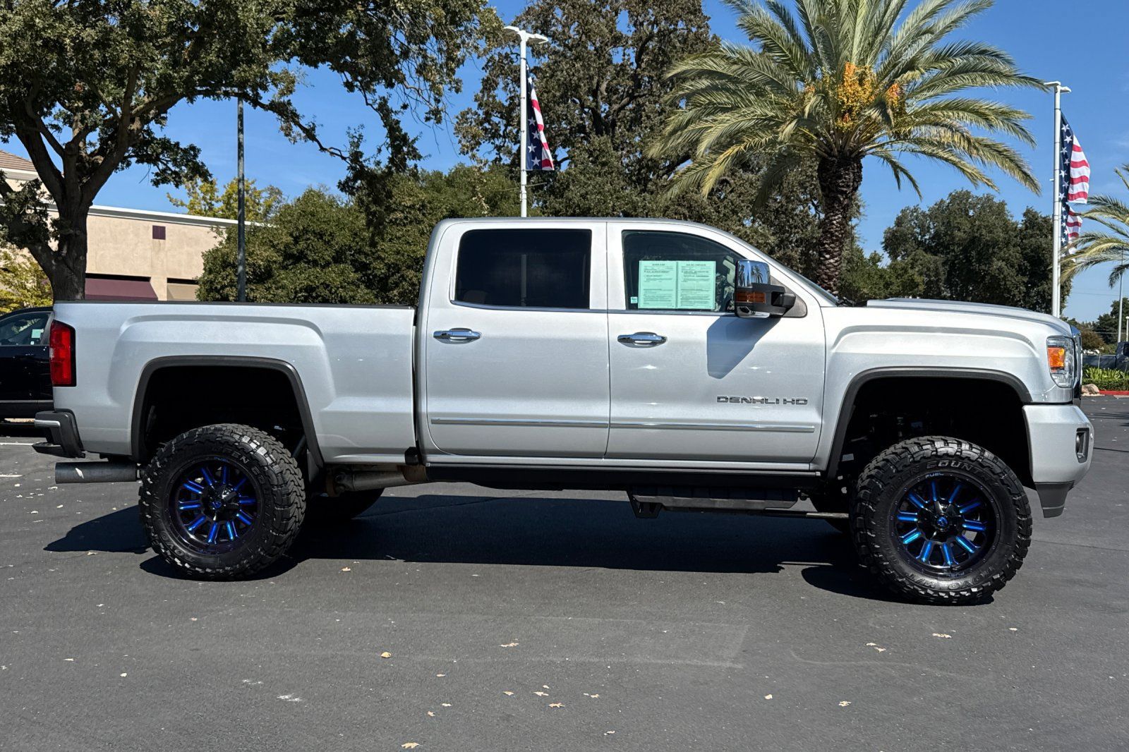 Used 2019 GMC Sierra 2500 Denali w/ Duramax Plus Package AWD/4WD image 2