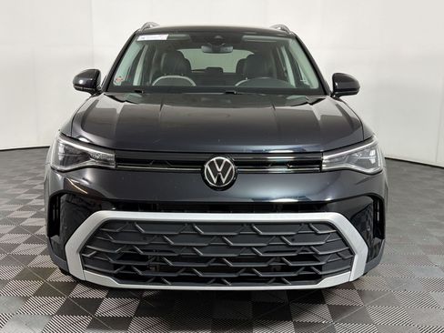 Used 2025 Volkswagen Taos SE FWD image 5