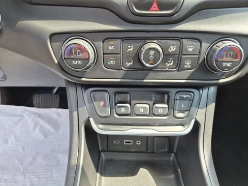 Used 2020 GMC Terrain SLE w/ Driver Convenience Package AWD/4WD image 21