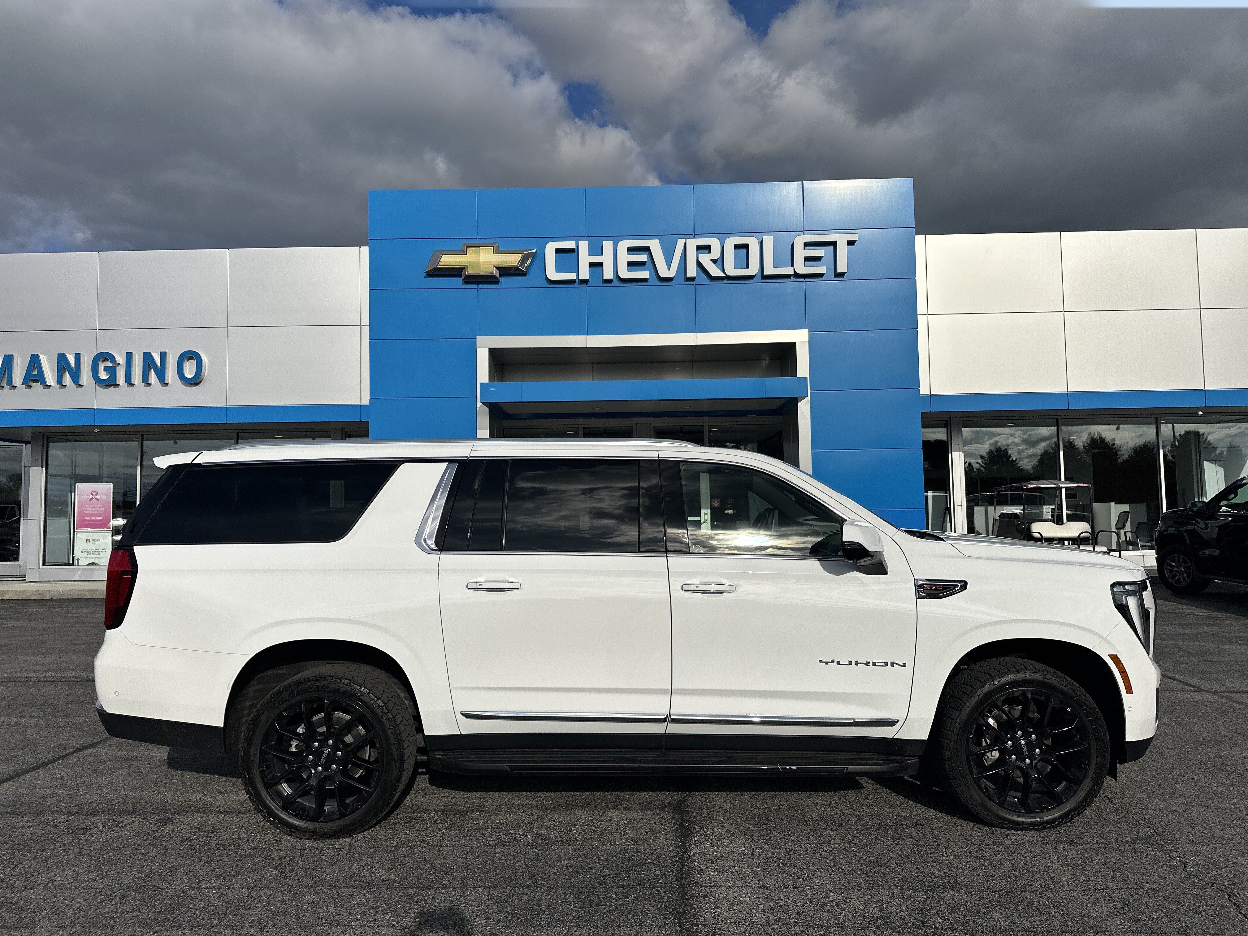 Certified 2025 GMC Yukon XL Elevation w/ LPO, Elevation Black Package AWD/4WD image 1