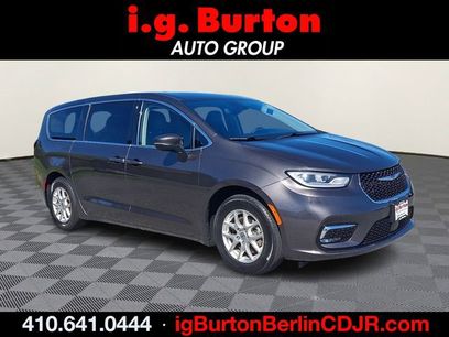 Used 2023 Chrysler Pacifica Touring-L